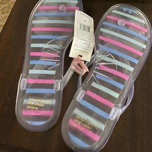 Vineyard Vines flip flops